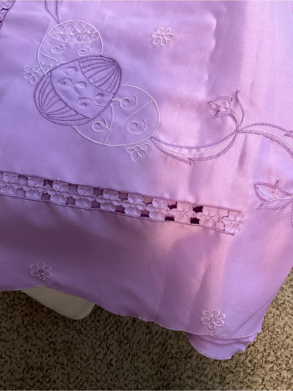 Lavender Embroidered Tablecloth - Brand Unspecified - Picture 4 of 6